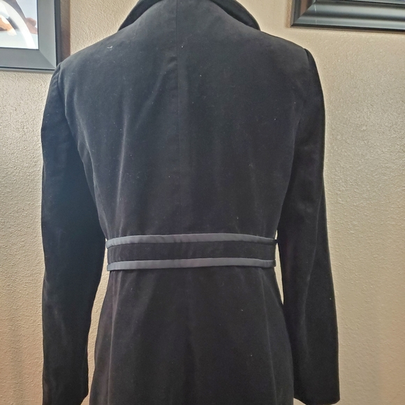 Beautiful Velvet Jacket - Picture 4 of 7